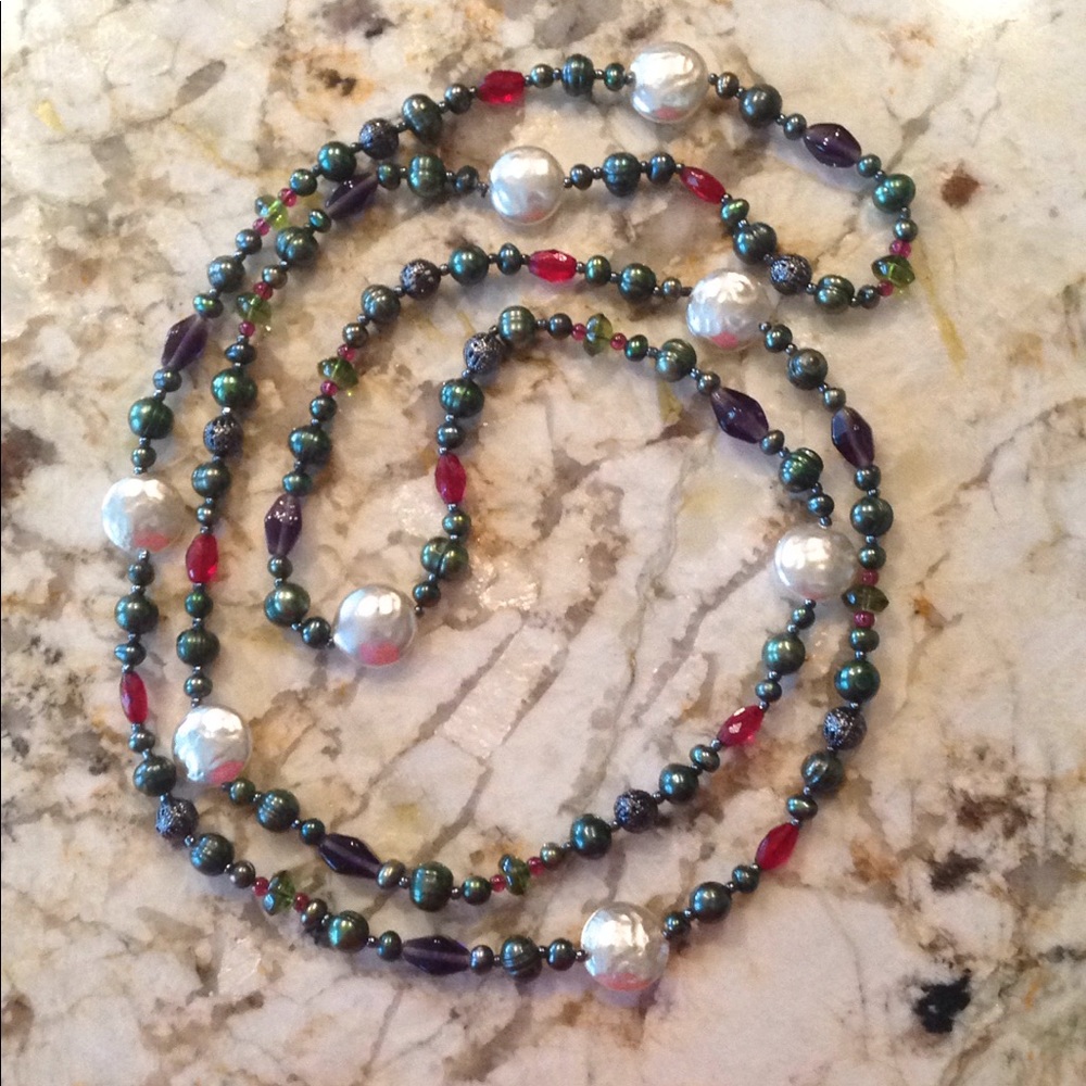 Deep green pearls almost black long beaded flat white pearls necklace